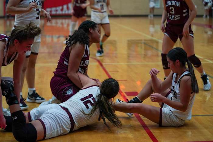 mathis-london-girls-basketball-playoffs00059